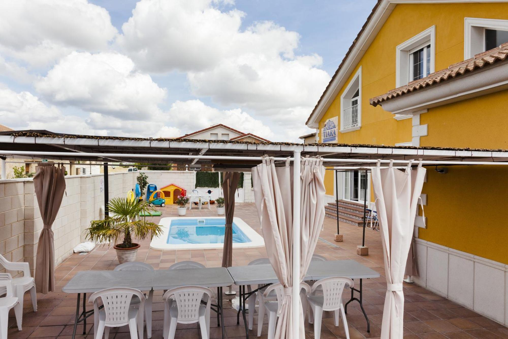 Tiara Vacaciones Villa Nava de la Asuncion Bagian luar foto