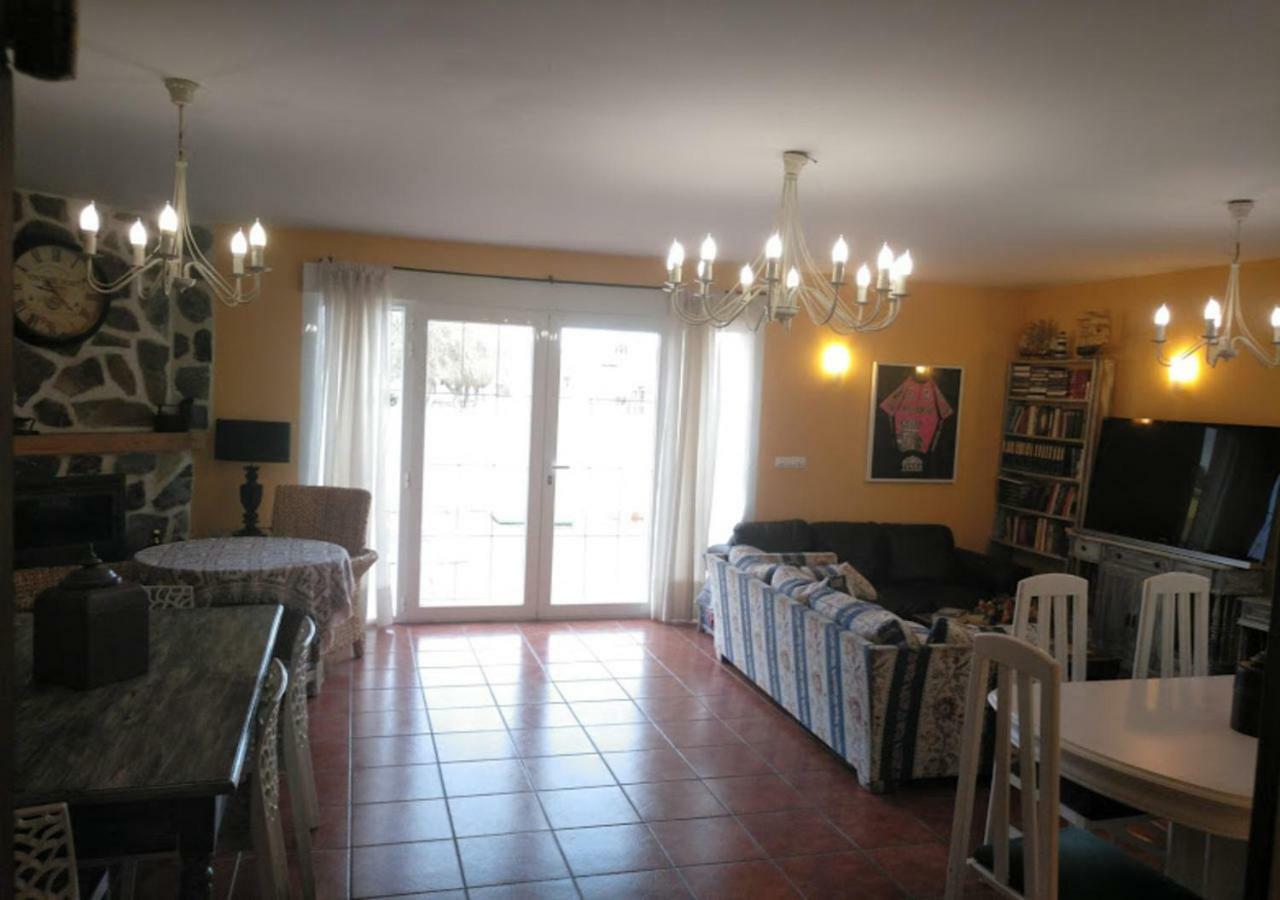 Tiara Vacaciones Villa Nava de la Asuncion Bagian luar foto