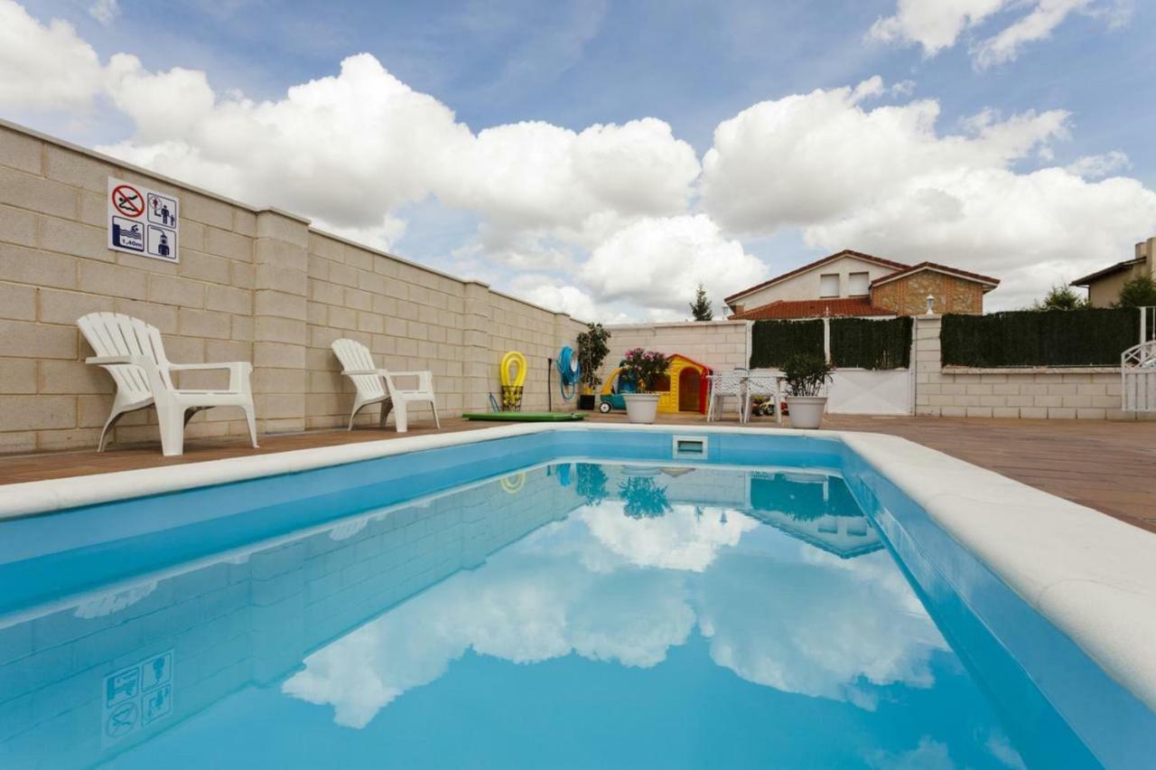 Tiara Vacaciones Villa Nava de la Asuncion Bagian luar foto
